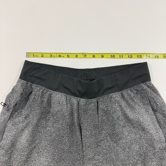 Lululemon T.H.E. Short Linerless 9" Black Grey Print - Picture 6 of 6